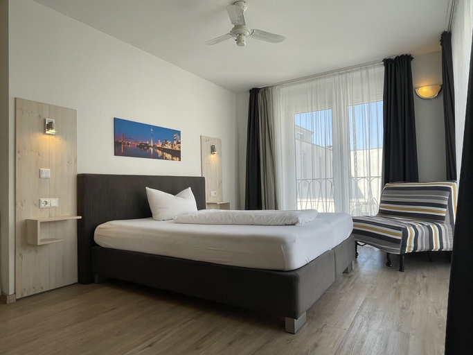 Bedroom 3, City Lounge Hotel, Düsseldorf