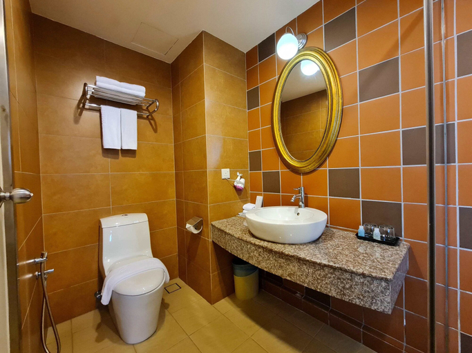 Bathroom 5, Swan Garden Hotel Melaka, Malacca City