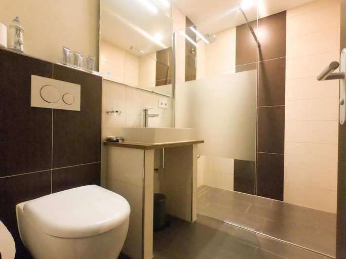 Bathroom 5, Hotel Pension Langhans, Heilbronn