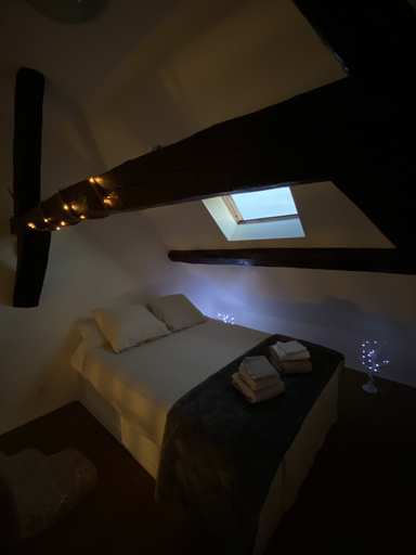 Bedroom 5, Superbe appartement & piscine privée à Sens, Yonne