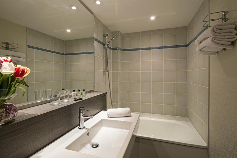Bathroom 4, Hotel Paris Louis Blanc, Paris