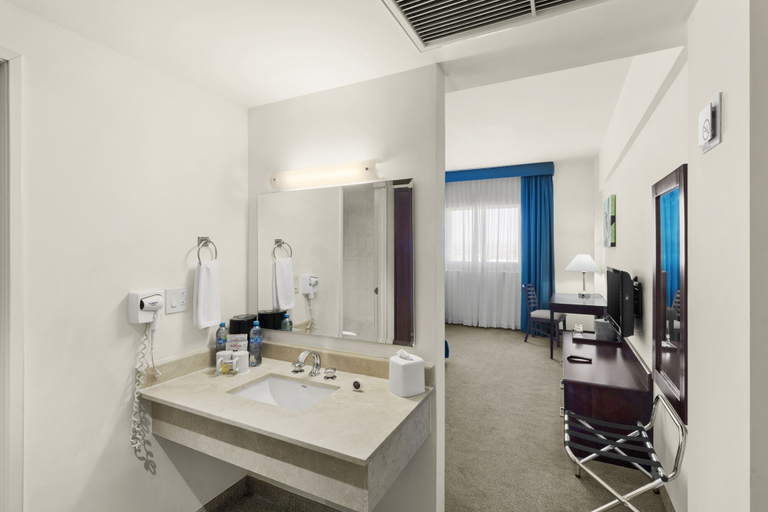 Bathroom 4, Hotel Aeropuerto Los Cabos, La Paz