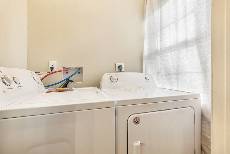 Bathroom 4, 2BD Spacious condo Steps from ST Charles, Orleans