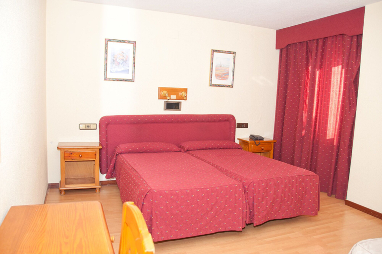 Bedroom 4, Hotel Nevasur, Granada