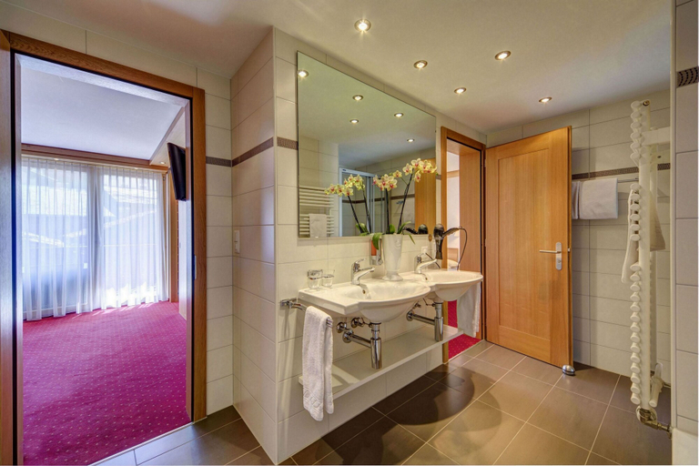 Bathroom 4, Hotel Excelsior, Visp