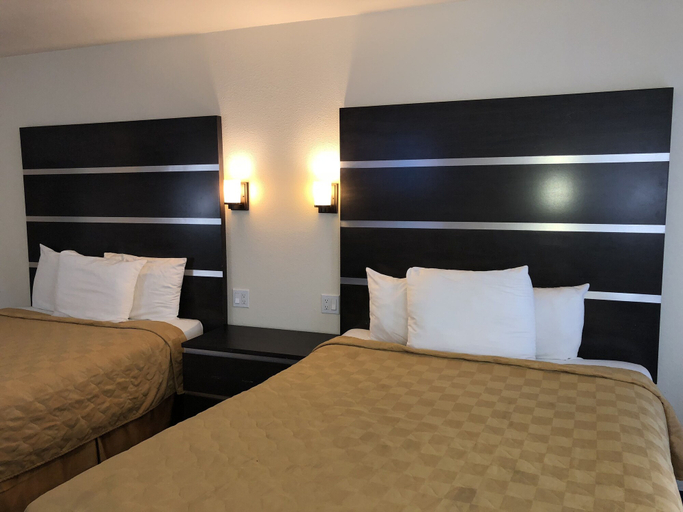 Bedroom 3, Cedar Inn & Suites, El Dorado