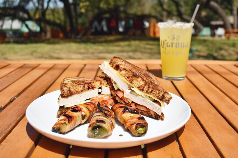 Food & Drinks 5, Maven's Inn & Grill, Comal