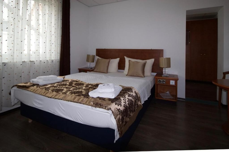 Bedroom 2, Hotel Goldene Traube, Günzburg