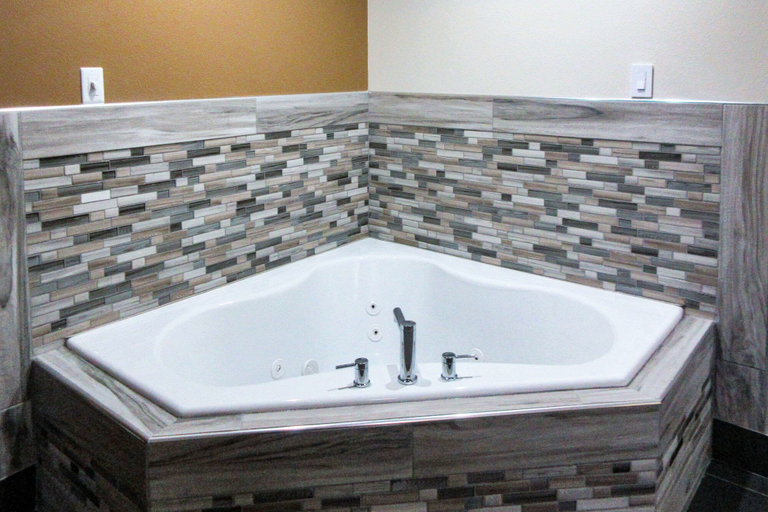 Bathroom 3, Quality Inn New London, Waupaca