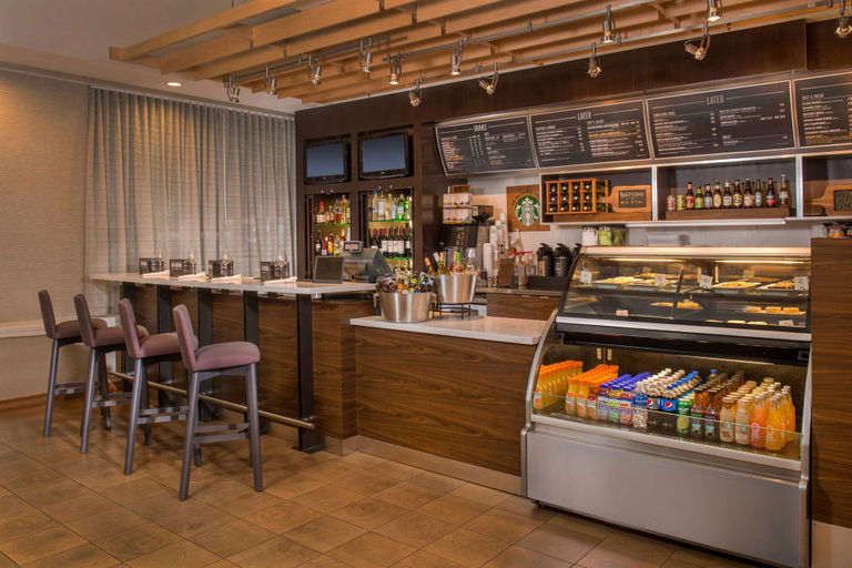 Food & Drinks 5, Sonesta Select Arlington Rosslyn, Arlington