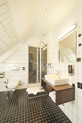Bathroom 5, Hotel Hauser, Nürnberg