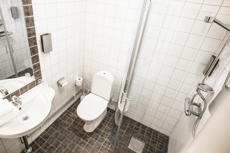Bathroom 3, Hotel Bishops Arms Lund, Lund