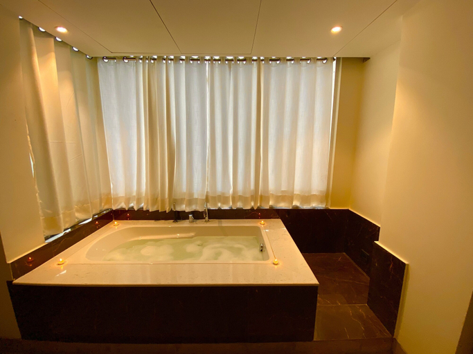 Bathroom 3, Ace Iconic, Gautam Buddha Nagar