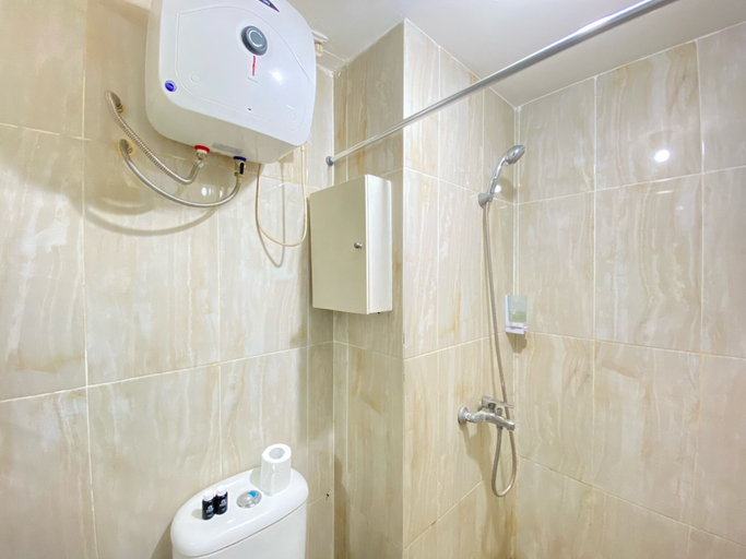 Bathroom 4, Homey Studio Furnished At Grand Asia Afrika Apartment, Bandung