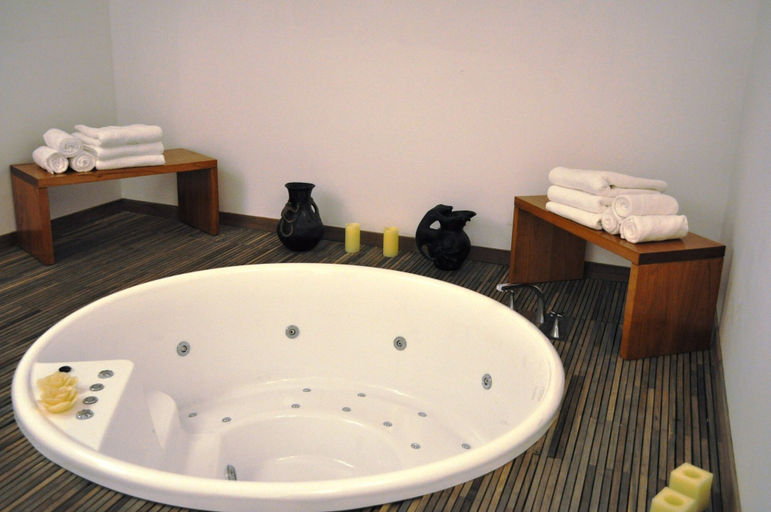 Bathroom 4, Hilton Garden Inn Tucuman, Capital