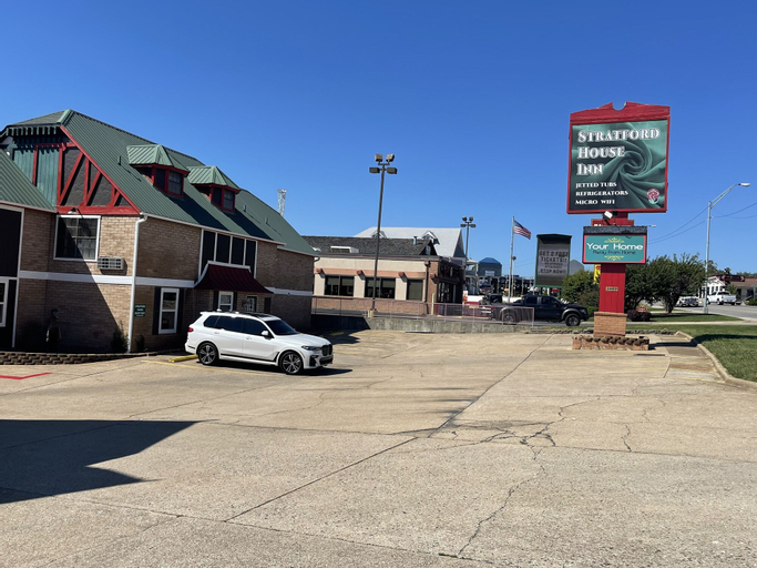 Exterior & Views 17