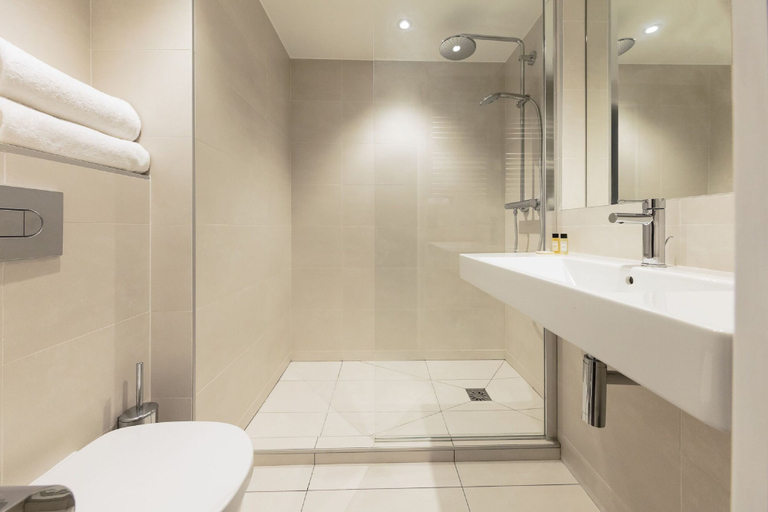 Bathroom 5, Hôtel Montbriand Antony, Hauts-de-Seine