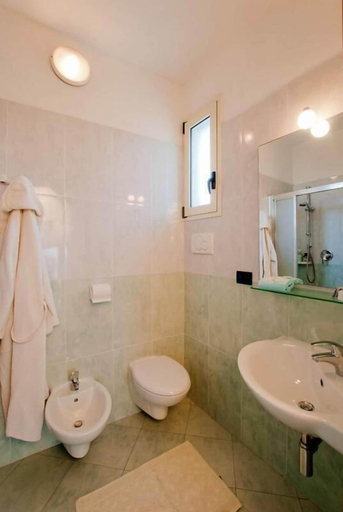 Bathroom 3, Hotel Brezza, Rimini