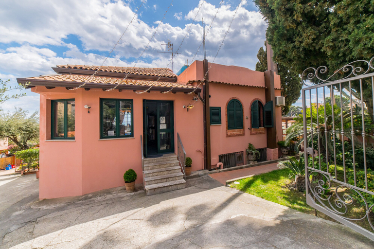Exterior & Views 2, Hotel Villino Gallodoro, Messina