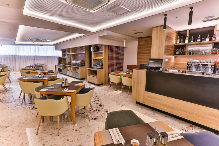 Food & Drinks 5, Carine Hotel Centar