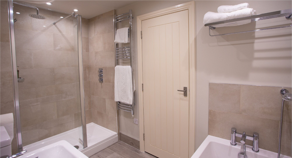Bathroom 3, Stirrups Hotel, Bracknell Forest
