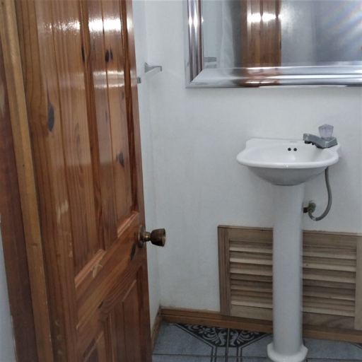 Bathroom, Space One, Aguirre