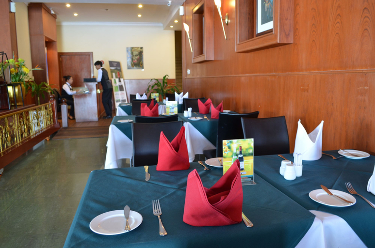 Food & Drinks 5, Hotel Cambodiana, Phnom Penh