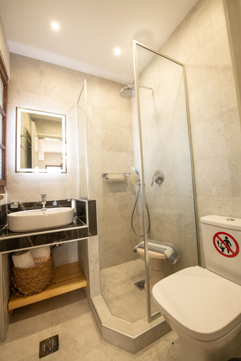 Bathroom, Hovolo Hotel Apartments, Thessaly