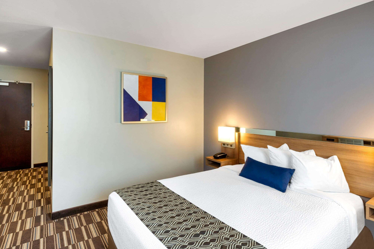Bedroom 3, Microtel Inn & Suites by Wyndham Warsaw, Wyoming