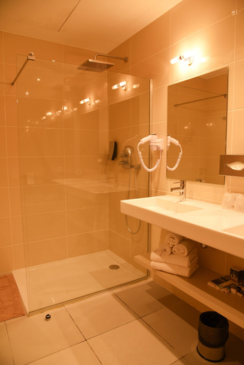 Bathroom 5, Mercure Aix en Provence Sainte Victoire Hotel, Bouches-du-Rhône