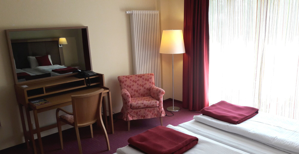 Bedroom 4, Nashira Kurpark Hotel, Calw