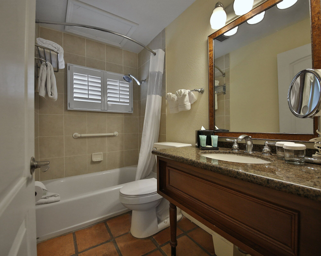 Bathroom 5, Song of the Sea, Lee