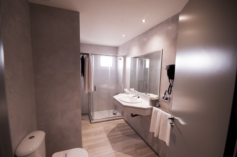 Bathroom 4, Hotel El Faro Marbella, Málaga
