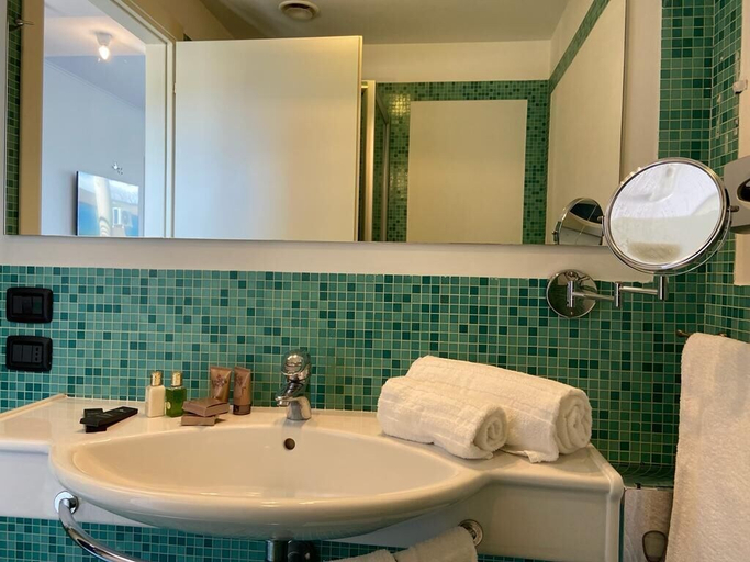 Bathroom 5, Residence al Palace, Chieti