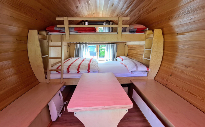 Bedroom 5, Haus der Schmetterlinge, Northeim