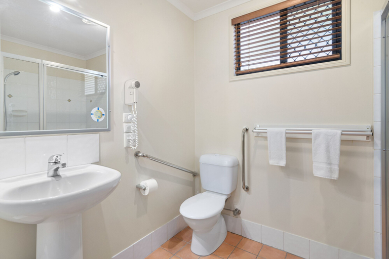 Bathroom 5, Ashmore Palms Holiday Village, Gold Coast