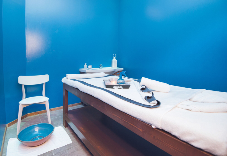 Bedroom 3, Grand Blue Beach Hotel, South Aegean