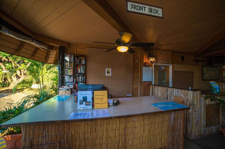 Public Area, Molokai, Maui