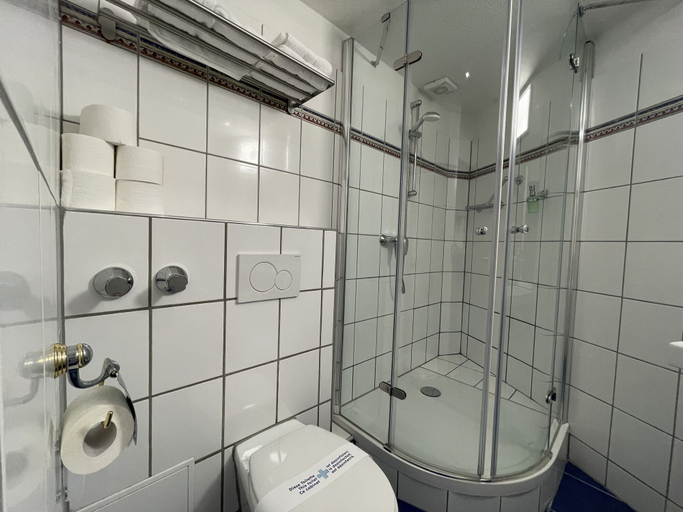 Bathroom 5, City Lounge Hotel, Düsseldorf