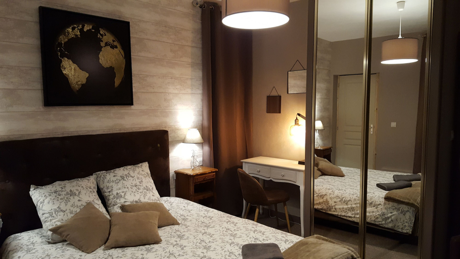 Bedroom 4, Les Cloches de Corneville, Eure