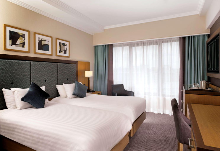 Bedroom 3, Doubletree By Hilton London - Victoria, London