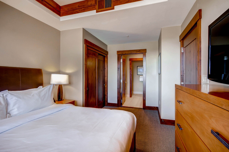 Bedroom 3, One Ski Hill Place, a RockResort, by Vail Resorts, Summit