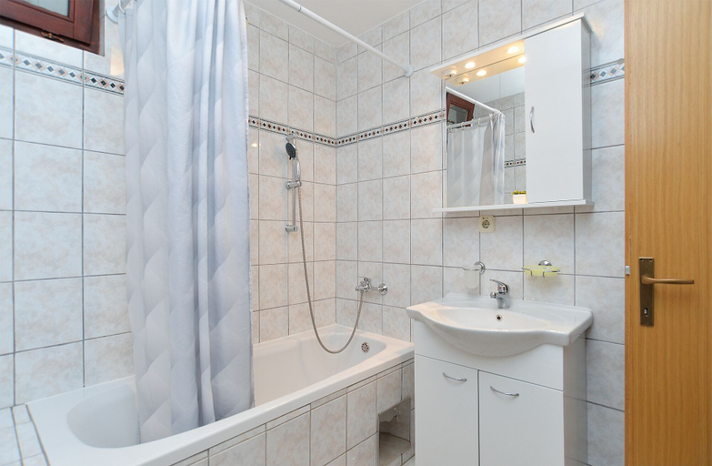 Bathroom 3, Apartment 589, Fažana