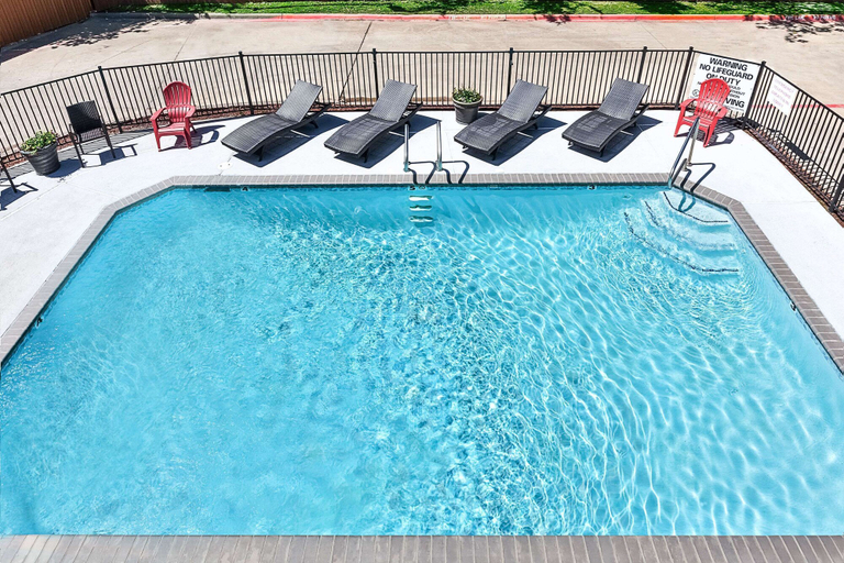 Sport & Beauty 2, Holiday Inn Express & Suites SULPHUR SPRINGS, Hopkins