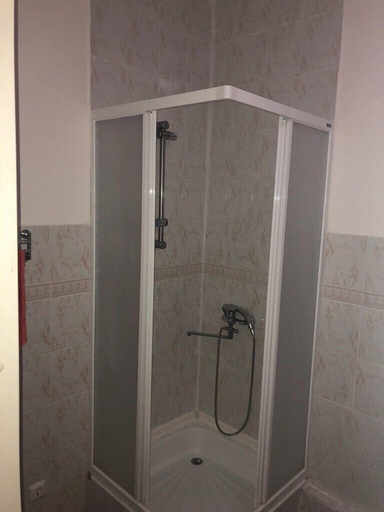 Bathroom, Argo - Hostel, Water body