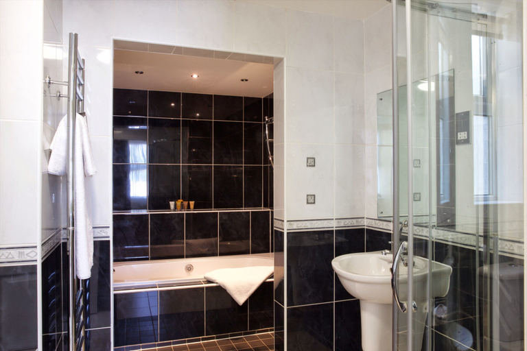Bathroom 4, Bournemouth West Cliff Hotel & Spa, Poole