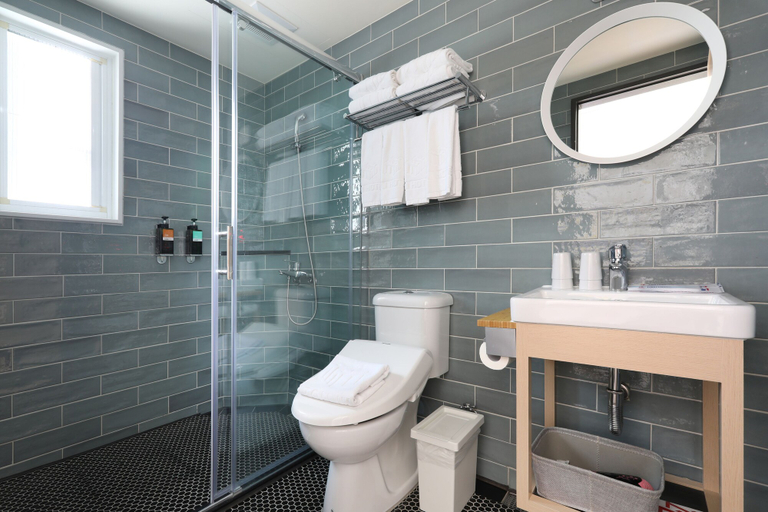 Bathroom 5, Mini Hotels Taichung Station Branch, Taichung