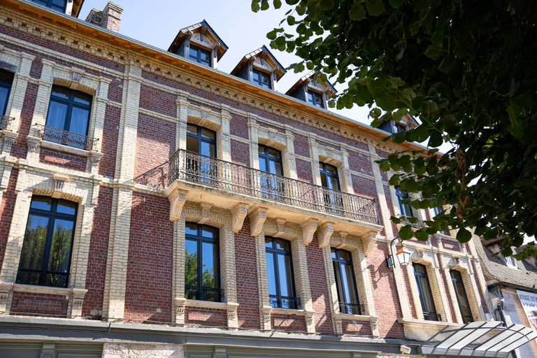 Exterior & Views
