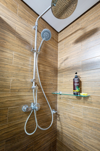 Bathroom 5, The Radiance Manila Bay, Pasay City