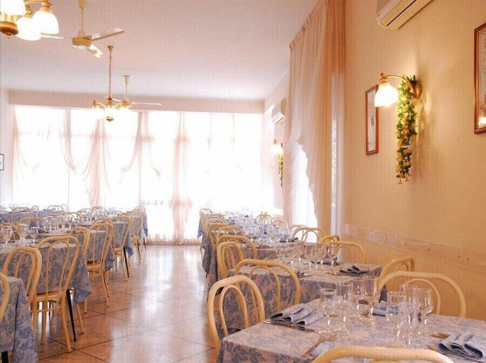 Food & Drinks 5, Hotel veliero, Rimini